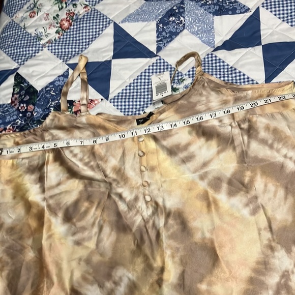 ⭐️ 5/$20 ⭐️ Torrid Tank Top - Picture 2 of 5